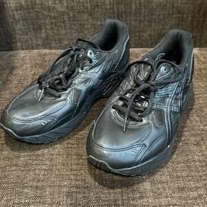 10 ASICS Women's Athletic Shoes EUC